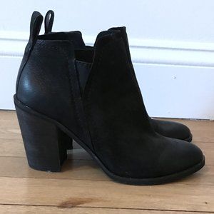 Black Leather healed Dolce Vita ankle boots sz 7.5